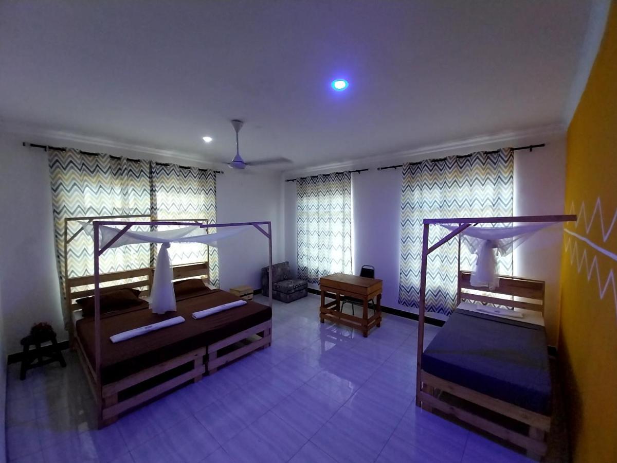 مبيت وإفطار دار السلام L&J Modern Backpackers Kigamboni Beach House المظهر الخارجي الصورة